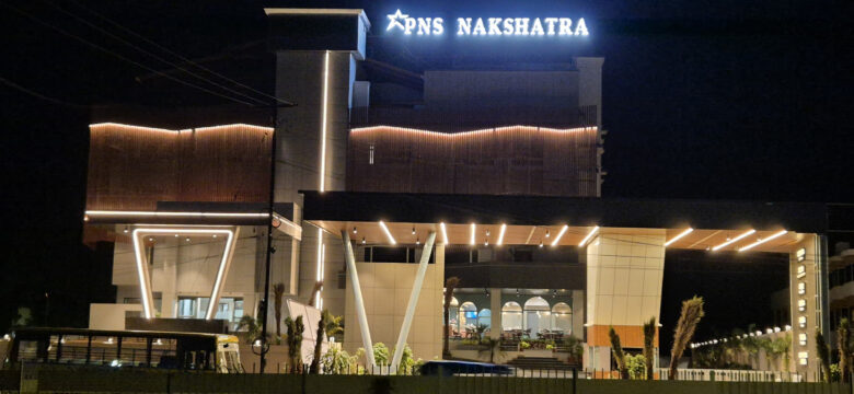What amenities are included in star hotels in Vellore?