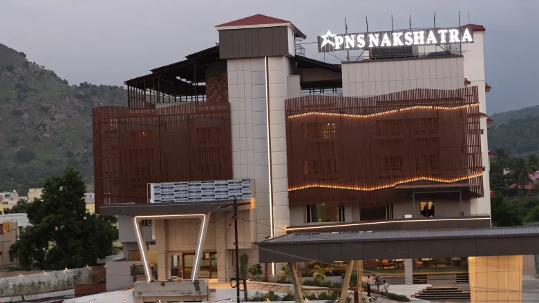 What facilities do 3-star hotels in Vellore offer?