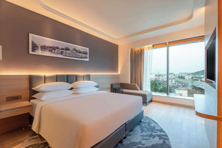 How are suite rooms different from premium rooms in Vellore?