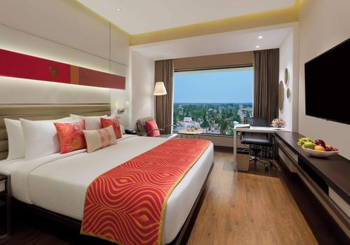 Do the hotel rooms in Vellore provide free parking?