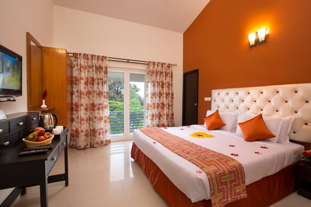 Are hotel rooms in Vellore suitable for family stays?