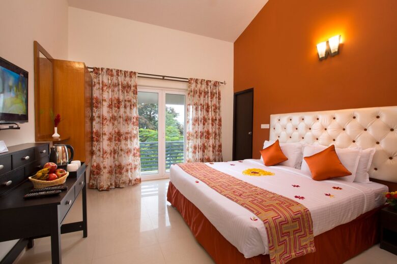 Are hotel rooms in Vellore suitable for family stays?