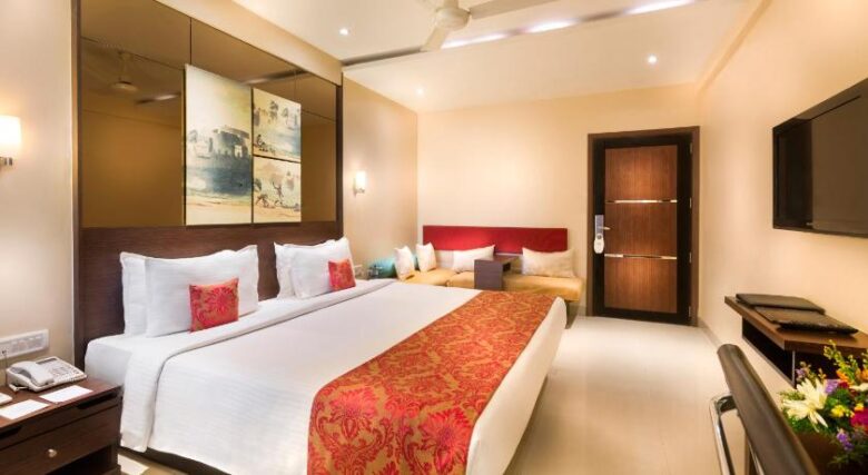 Do the best hotel rooms in Vellore include luxury amenities?
