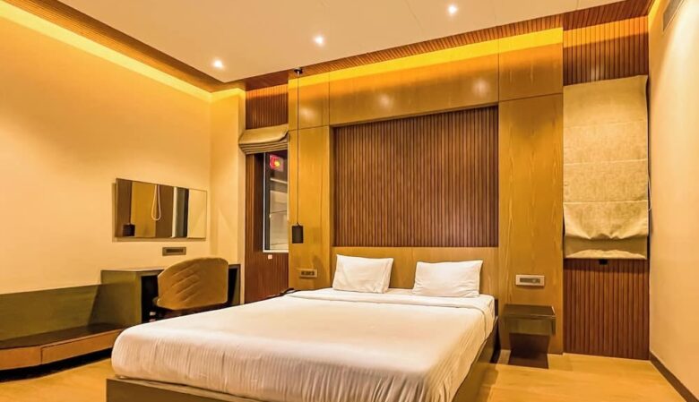 What should I check before booking hotel rooms in Vellore?