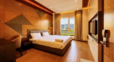 Are the best hotel rooms in Vellore suitable for medical visitors?