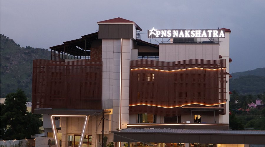 3 star hotels vs serviced apartments in Vellore