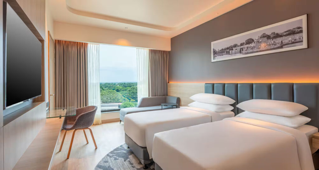 How can I find highly rated hotel rooms in Vellore at the best price?