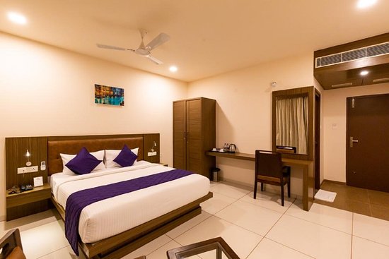 Are hotel rooms in Vellore suitable for corporate travelers?